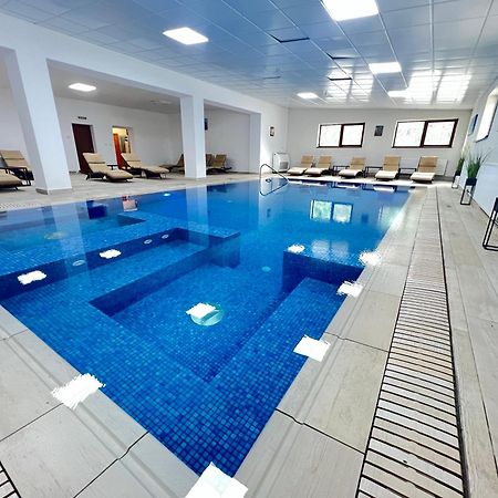 Hotel Class Brezoi Εξωτερικό φωτογραφία