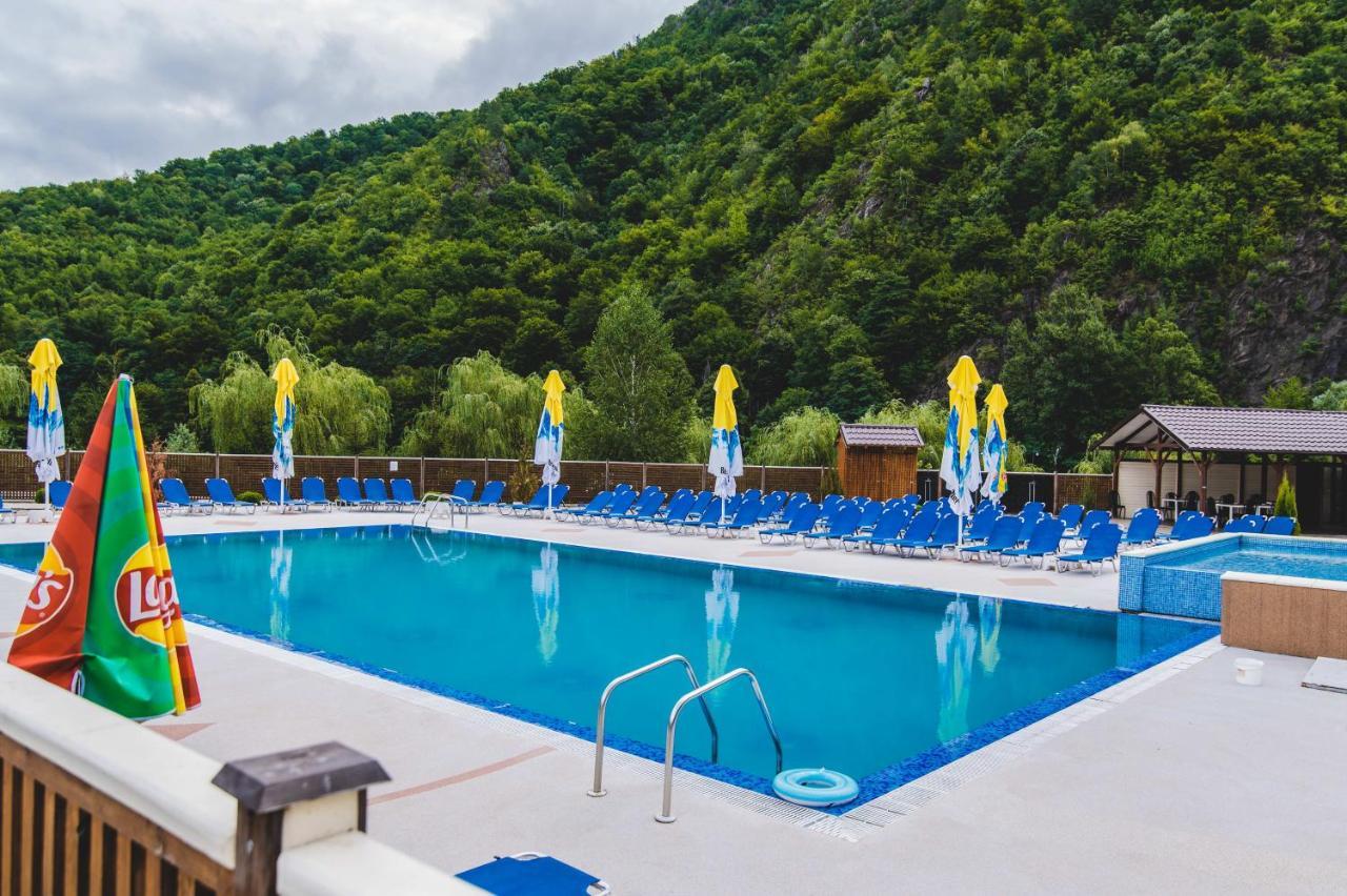 Hotel Class Brezoi Εξωτερικό φωτογραφία