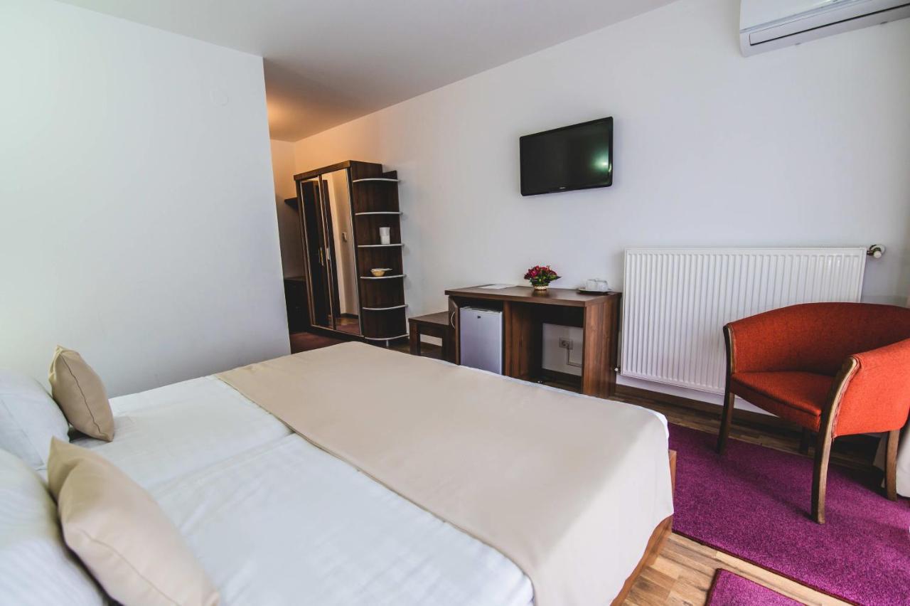 Hotel Class Brezoi Εξωτερικό φωτογραφία