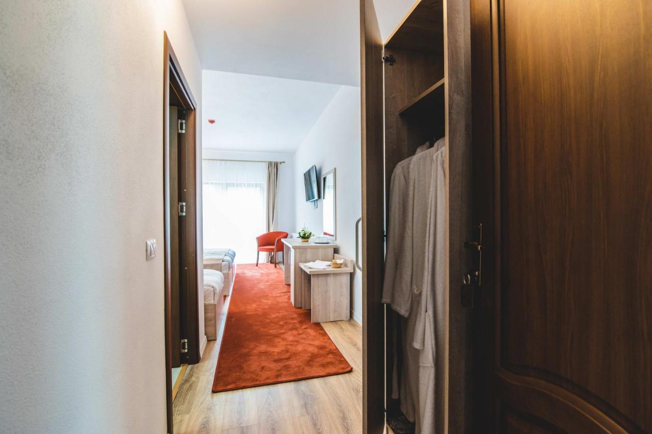 Hotel Class Brezoi Εξωτερικό φωτογραφία