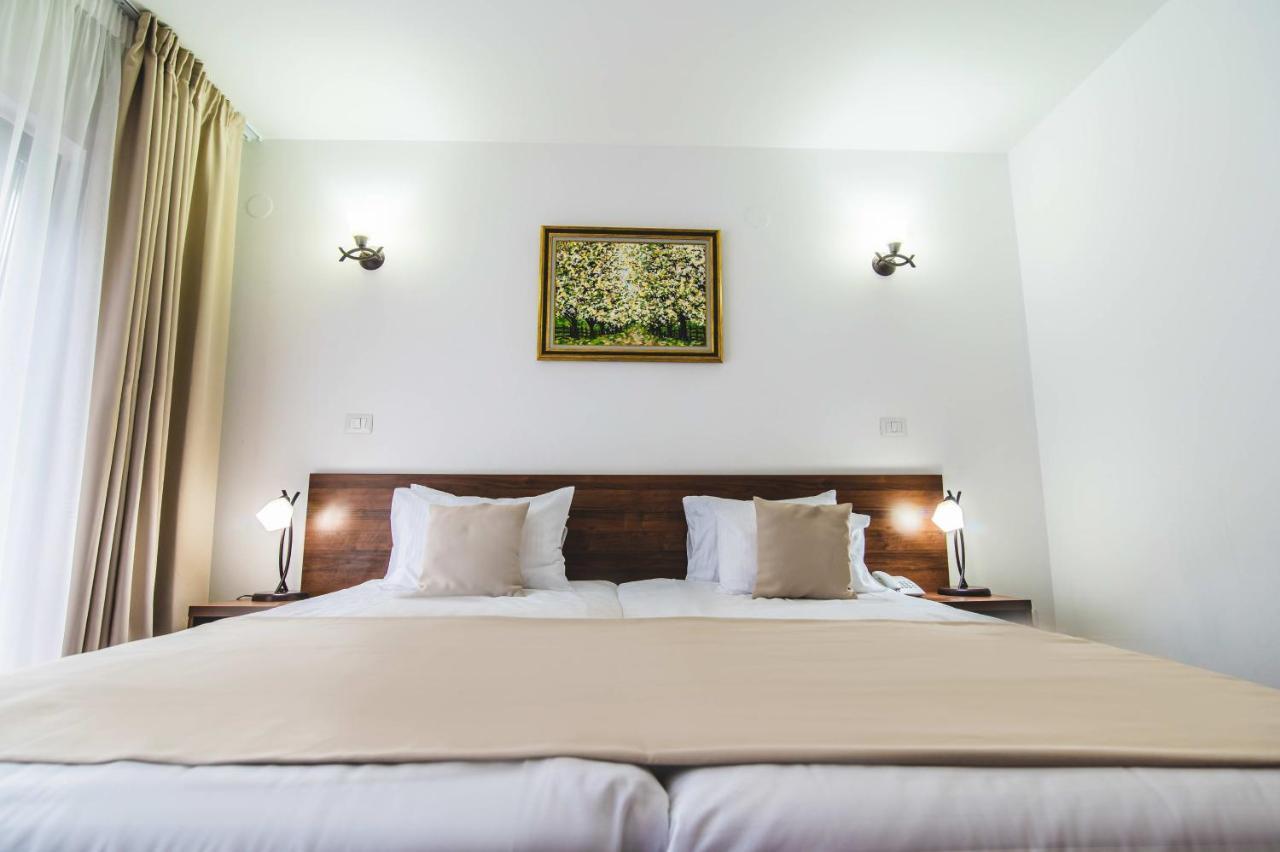 Hotel Class Brezoi Εξωτερικό φωτογραφία