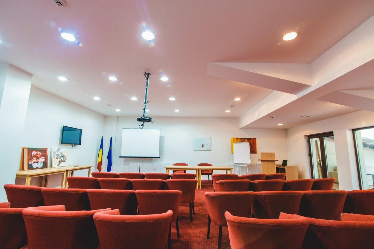 Hotel Class Brezoi Εξωτερικό φωτογραφία