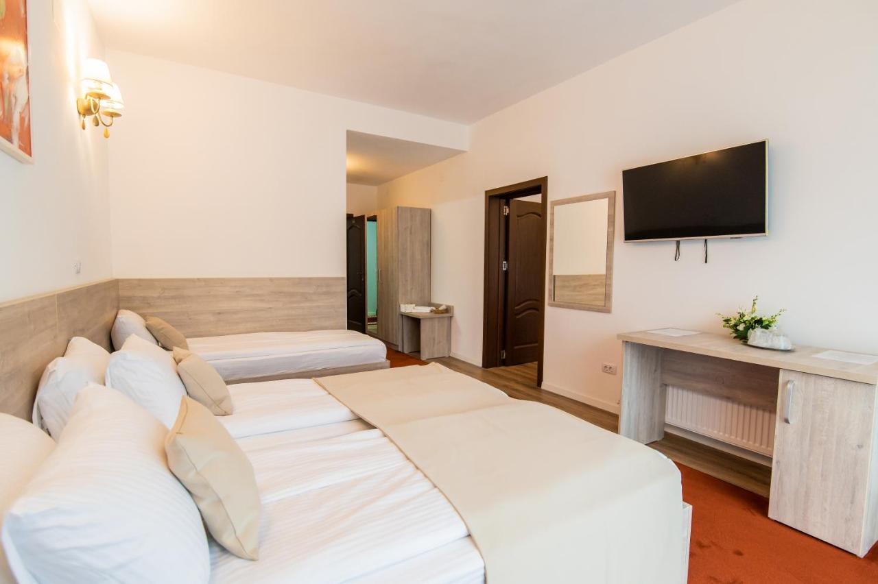 Hotel Class Brezoi Εξωτερικό φωτογραφία
