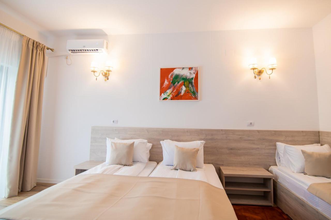 Hotel Class Brezoi Εξωτερικό φωτογραφία