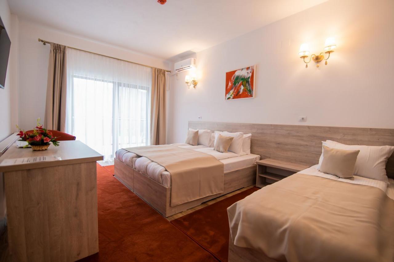 Hotel Class Brezoi Εξωτερικό φωτογραφία