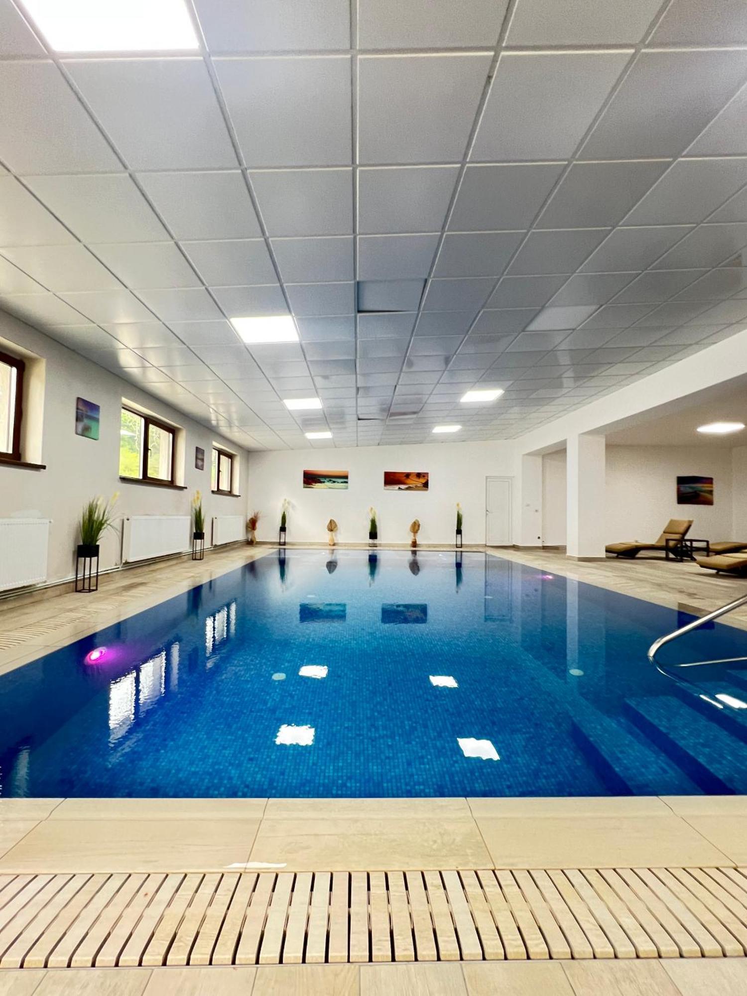 Hotel Class Brezoi Εξωτερικό φωτογραφία